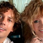 Без макияжа и в повседневной одежде: фанаты слили в Сеть случайное фото Пугачевой и Галкина 14 krug 45