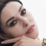 На столе в кружевном топе и прозрачной юбке: 59-летняя Моника Беллуччи снялась в обольстительной фотосессии 16 bvdbvjdjvgrnij