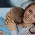 Анна Кошмал отвела 6-летнего сына в первый класс и умилила кадрами из праздничной линейки 19 cc6e29a37dbb5d6dfbbbe2fca16309fc e1725352032227 758x440 1