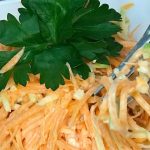 salat iz morkvy z rodzynkamy
