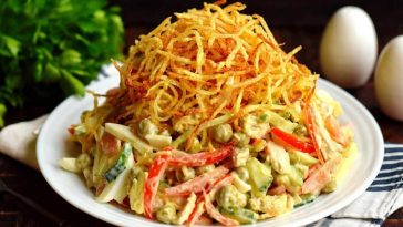 vid odnogo vyglyadu slynka teche smachnyj ta sytnyj salat z kartopleyu paj