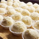 Всего 3 ингредиента и 10 минут. Гора домашних кокосовых конфет на всю семью 14 vsogo 3 ingrediyenta ta 10 hvylyn gora domashnih kokosovyh czukerok na usyu simyu