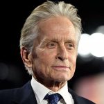 Майкл Дуглас на редких кадрах показался со взрослыми сыновьями от разных жен 15