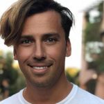 В коротких шортах, майке-алкоголичке и пакетом в руке: Максим Галкин повеселил Сеть неожиданным фото 12 18 ls.1533717961