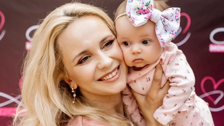 nash pershij vihid u svit adelki prichepurilisya garne vbrannya distal e1730889642348