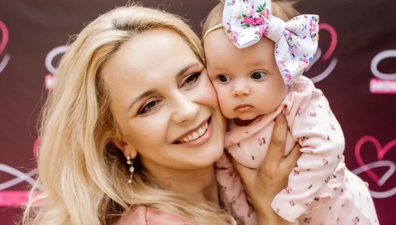 nash pershij vihid u svit adelki prichepurilisya garne vbrannya distal e1730889655734