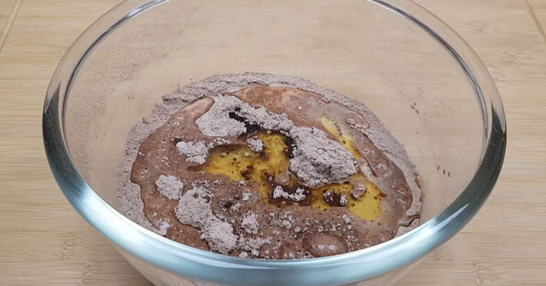 Vous ne pouvez pas acheter un tel gâteau au chocolat avec des cerises dans le magasin ! Facile à préparer !