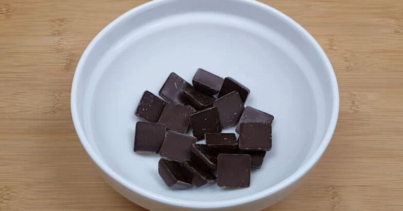 Vous ne pouvez pas acheter un tel gâteau au chocolat avec des cerises dans le magasin ! Facile à préparer !