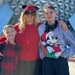 Певица Ирина Федишин в мини-юбке показала, как с сыновьями развлекается в США 14 irynafedyshyn 1733666262497 e1733666320489 758x437 1