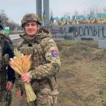 «Разве здесь к праздникам?»: ведущий «Мира наизнанку» Комаров показал, как с военными встретил Рождество в Покровске 18 «Разве здесь к праздникам?»: ведущий «Мира наизнанку» Комаров показал, как с военными встретил Рождество в Покровске