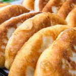 Пирожки, от которых невозможно оторваться!🔥 Рецепт хрустящих и сочных пирожков, покоривший тысячи хозяек! 14 pyrizhky z trasy smachnishyh v zhytti ne yila za nymy stoyat chergy