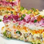 Салат «Калейдоскоп»: в 2 раза вкуснее шубы. Гости съели весь 21 Салат «Калейдоскоп»: в 2 раза вкуснее шубы. Гости съели весь
