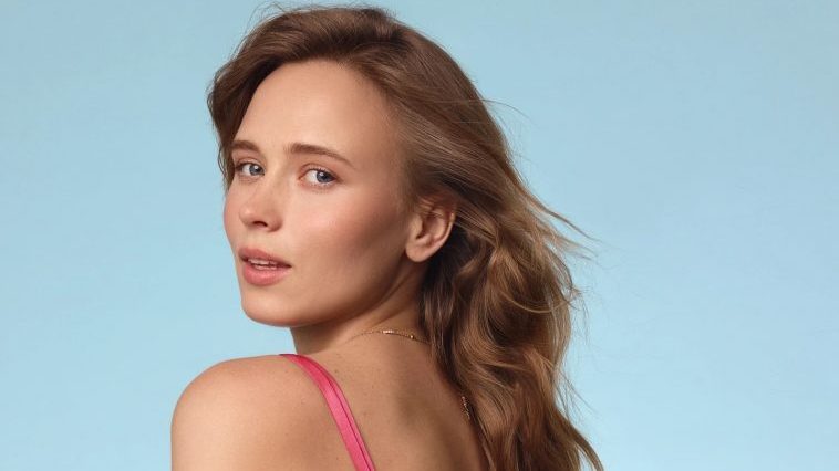 «Особая зима»: Анна Кошмал показалась с большим животиком на последних месяцах беременности