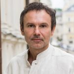 Святослав Вакарчук тронул кадром с мамой и поделился последней просьбой покойного отца 18 Святослав Вакарчук тронул кадром с мамой и поделился последней просьбой покойного отца