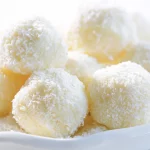 Рецепт конфет «Рафаэлло» в домашних условиях: вкусный десерт из 4 ингредиентов 14 Рецепт конфет «Рафаэлло» в домашних условиях: вкусный десерт из 4 ингредиентов