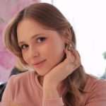 «Разминаюсь перед дорогой»: Анна Кошмал на последних месяцах беременности ошеломила стойкой вверх ногами 18 «Разминаюсь перед дорогой»: Анна Кошмал на последних месяцах беременности ошеломила стойкой вверх ногами