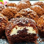 Быстрый и нежный шоколадный десерт со сливками – исчезает за минуту!