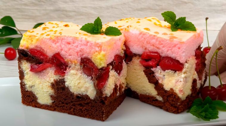 Пляцок Вишневая роса – невероятно нежный десерт, который тает во рту!