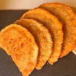 Идеальное заварное тесто для чебуреков – хрустящее, эластичное и простое в приготовлении