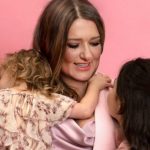 "Девочки потерли своих родителей на войне?" Могилевская впервые рассказала о родителях своих приемных дочерей 14 "Девочки потерли своих родителей на войне?" Могилевская впервые рассказала о родителях своих приемных дочерей