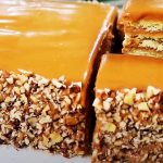 Нежный торт без выпечки: простой рецепт с печеньем и орехами