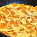 Полезная тыквенная запеканка без муки на сковороде – быстрый и вкусный рецепт