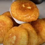 Сочные и хрустящие беляши: простой рецепт, который получится у всех