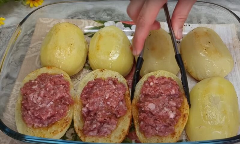  Запечённая картошка с фаршем — простой и вкусный рецепт