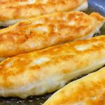 Вкуснее чебуреков! Простые пирожки без дрожжей и яиц – рецепт от бабушки 🥟🔥 16 smachnishe cheburekiv ta bilyashiv proste tisto bez yayecz ta drizhdzhiv tak gotuvaly nashi babusi 2