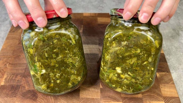 Щавель с зеленью в банках на зиму без соли и уксуса: отличная заготовка для супов, пирогов и соусов