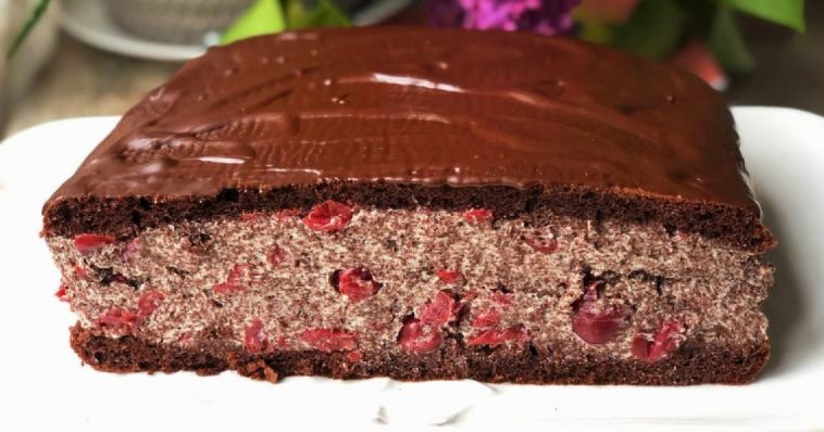 Торт-пляцок «Пьяная вишня» со сгущённым молоком – праздничный вкус, который покоряет сердце