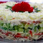 Королевский крабовый салат: изысканность в каждом слое
