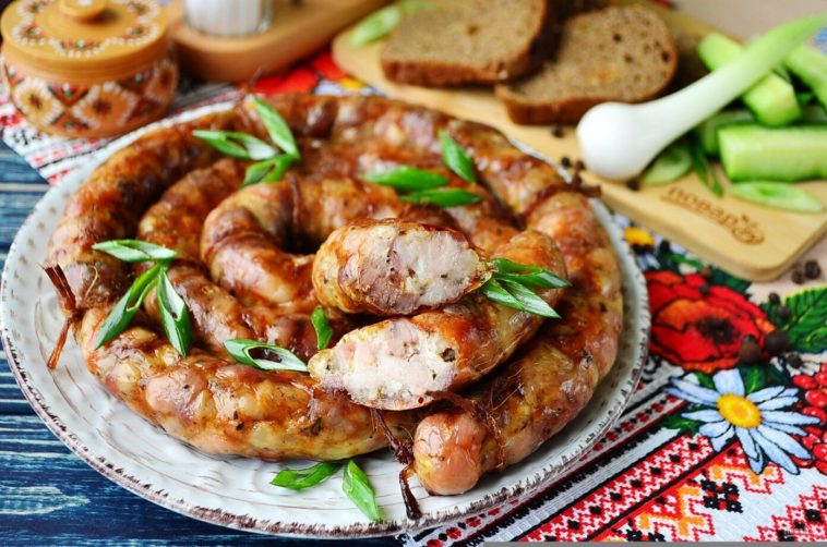 Домашняя колбаса к Пасхе — ароматная и сочная: пошаговый рецепт приготовления