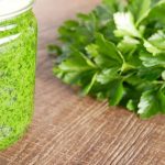 Зелень круглый год: простой и вкусный рецепт хранения без заморозки