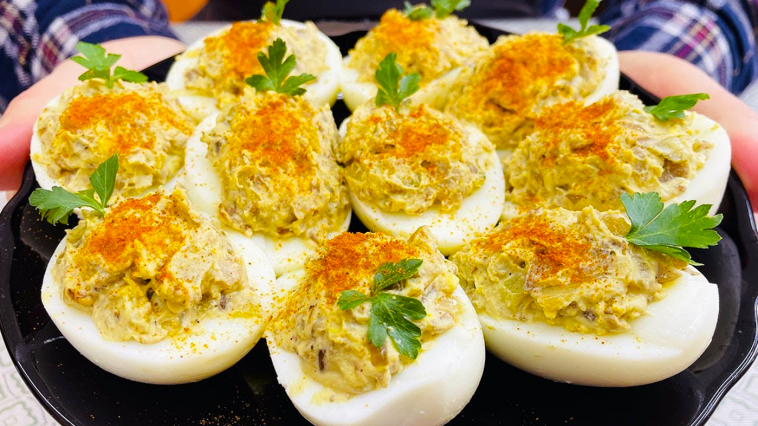 Фаршированные яйца "На миллион": закуска, которую вы будете готовить на каждый праздник!