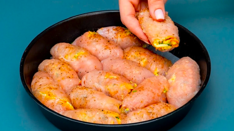 Праздничные куриные рулетики с сырной начинкой – идеальное горячее на Пасху!