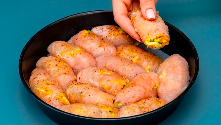 Праздничные куриные рулетики с сырной начинкой – идеальное горячее на Пасху!