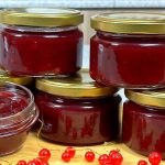 Пикантный смородиновый соус на зиму — вкуснее любого кетчупа!