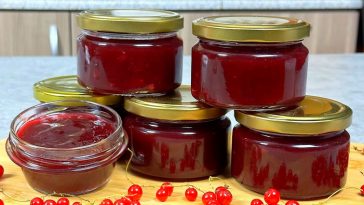 Пикантный смородиновый соус на зиму — вкуснее любого кетчупа!