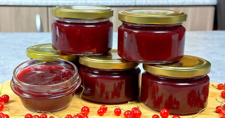 Пикантный смородиновый соус на зиму — вкуснее любого кетчупа!