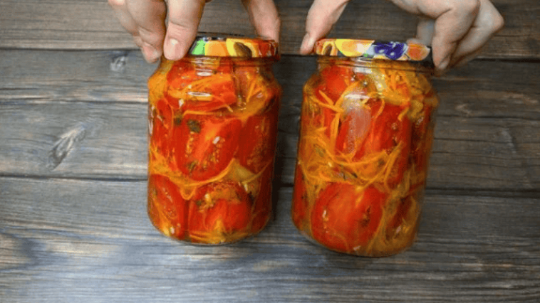 Пикантный салат из помидоров с чесноком на зиму — вкусно, ароматно и без хлопот!