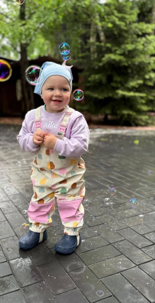 Екатерина Усик поделилась трогательными фото 1-летней дочери в резиновых сапогах 9 Усик