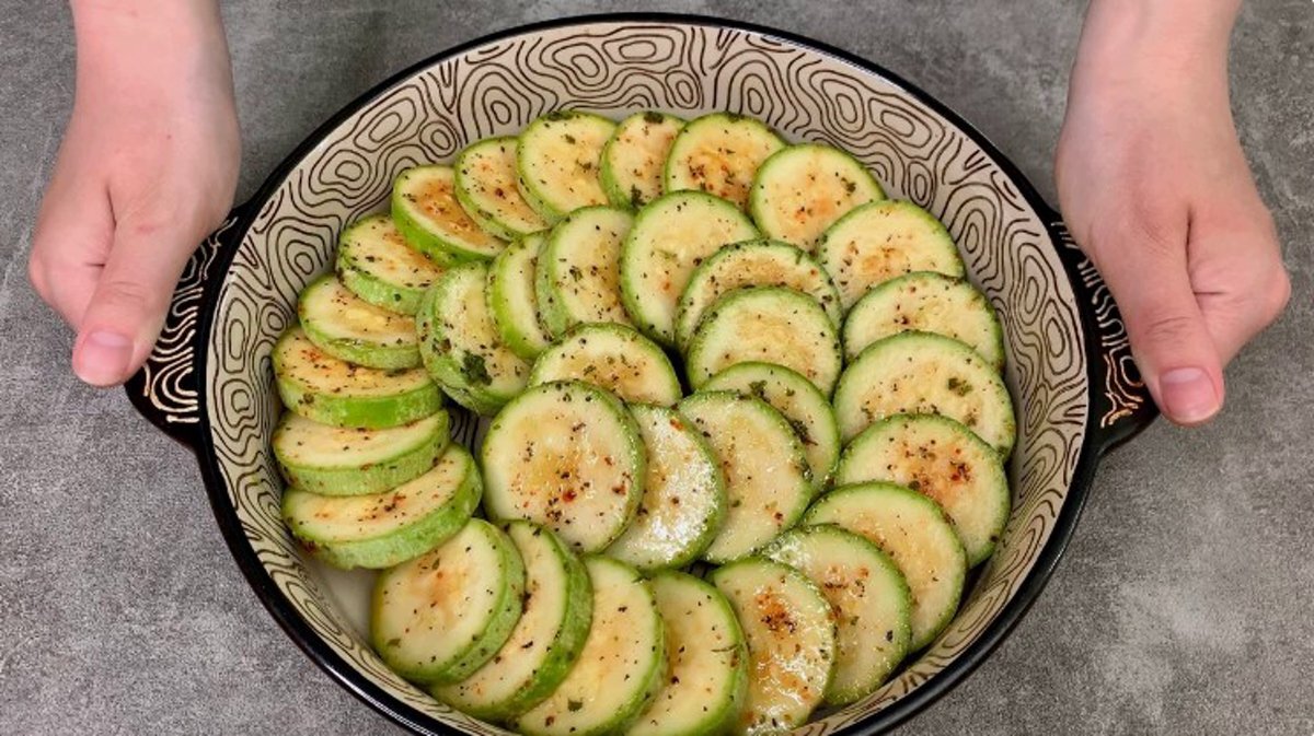 Нежные кабачки без сыра и майонеза: быстрый ужин за 30 минут