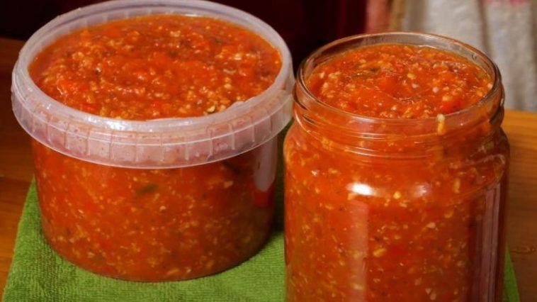 Аджика из помидоров и перца — ароматная, острая, аппетитная!