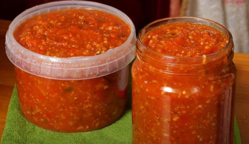 Домашняя аджика из томатов и перца - вкусная, ароматная, пикантная!