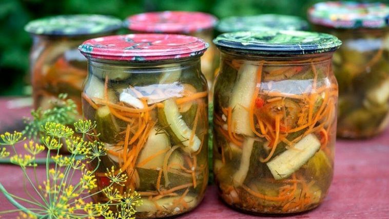 Огуречный салат на зиму, о котором потом жалеешь, что сделал мало