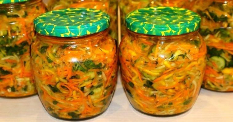 Хрустящий овощной салат на зиму с кабачками, огурцами и корейской морковкой