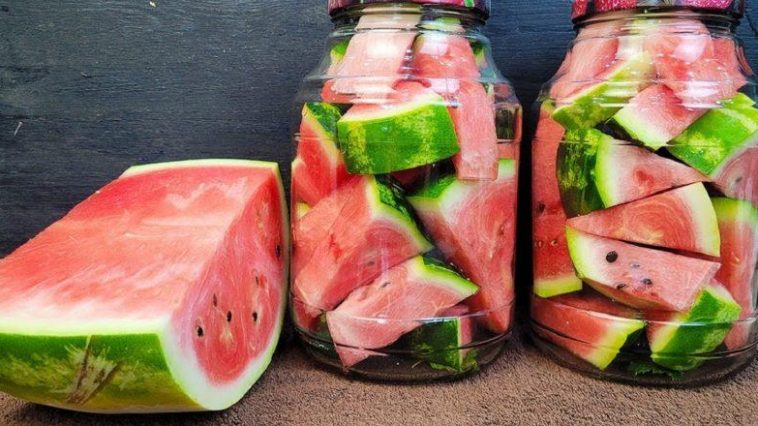 Как заготовить арбуз в банках на зиму — вкусно и просто