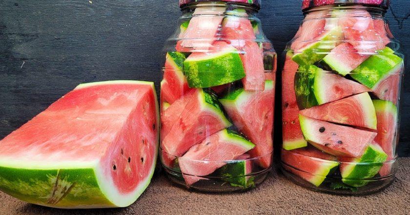 Как заготовить арбуз в банках на зиму — вкусно и просто