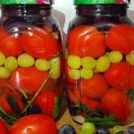 Маринованные помидоры с виноградом на зиму – необыкновенно вкусно и красиво! 16 Маринованные помидоры с виноградом на зиму – необыкновенно вкусно и красиво!